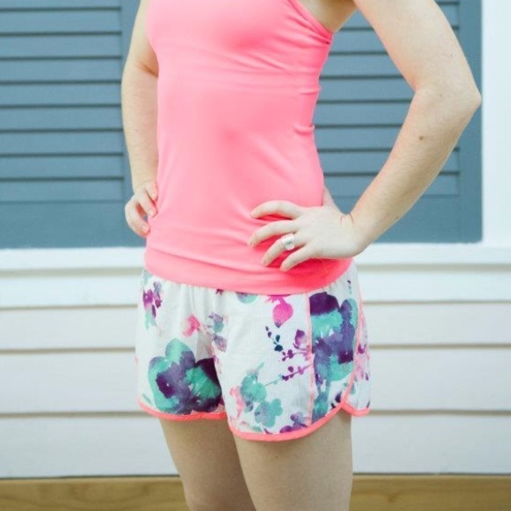 Lululemon Turbo Short Blurred Blossoms White Flash